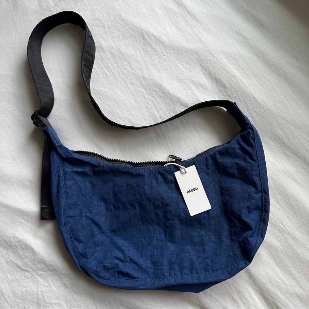 BAGGU Medium Nylon Crescent Bag (Marine Blue)
